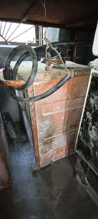 Сварочный аппарат уч хил турдаги сотилади