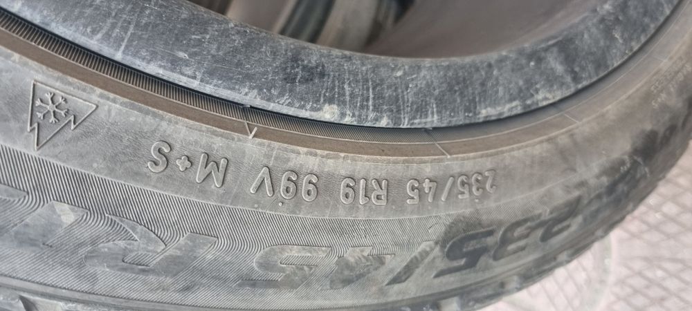 Set 4 Anvelope iarna Pirelli 235/45 R19