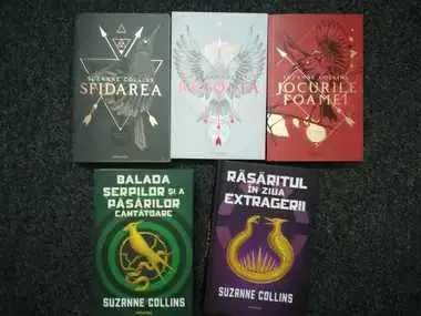 Suzanne Collins - seria Jocurile foamei