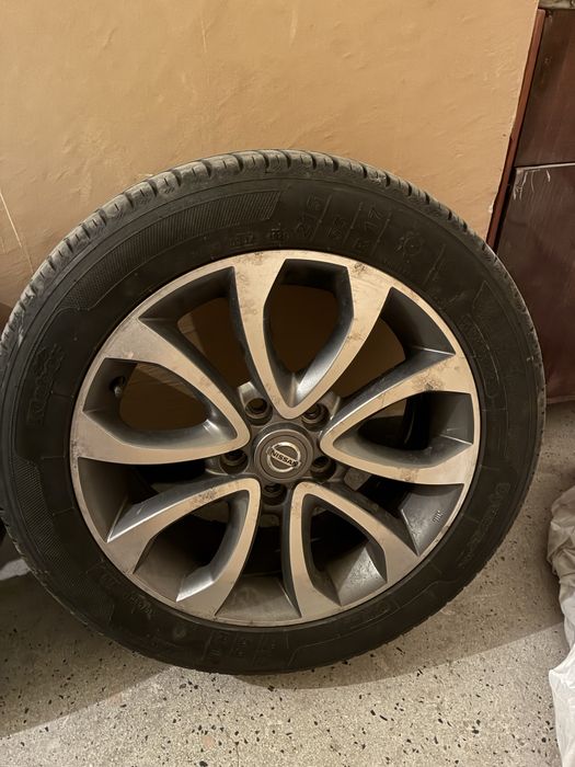 Гуми с джанти Нисан 215/55/17