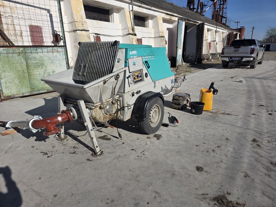 Inchiriez pompa de beton statica