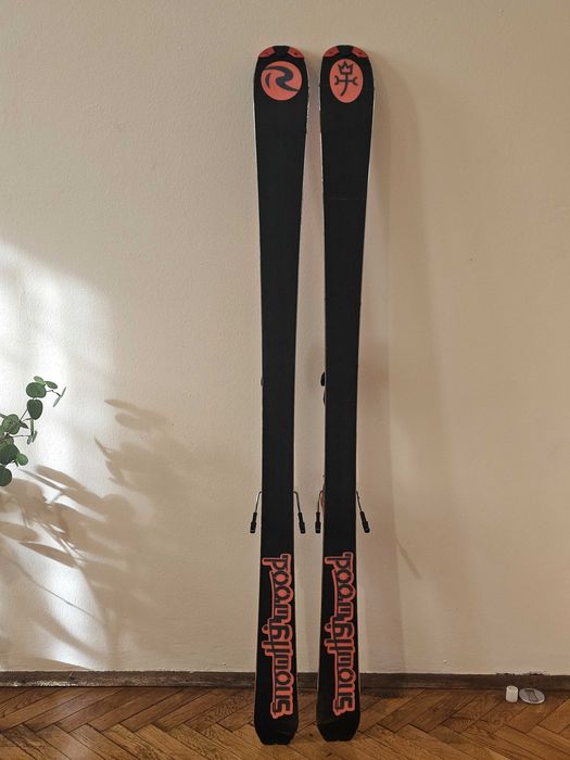 Дизайнерски ски Rossignol  с подарък щеки