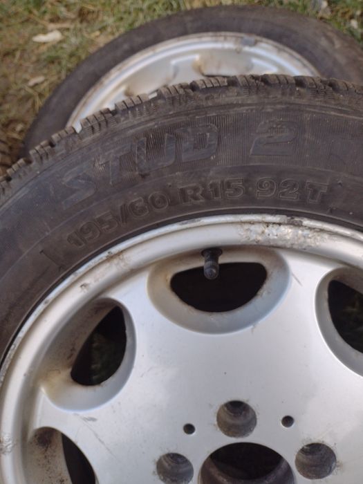 Продавам 15 цола джанти със зимни гуми Kormoran 5х112 за Мерцедес