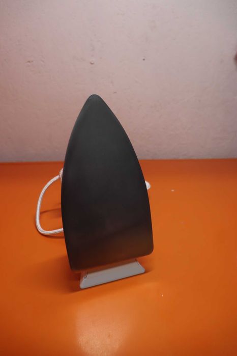 Ютия SEVERIN с гладеща повърхност от полиран алуминий, 1200 W, BA 3211, бяла