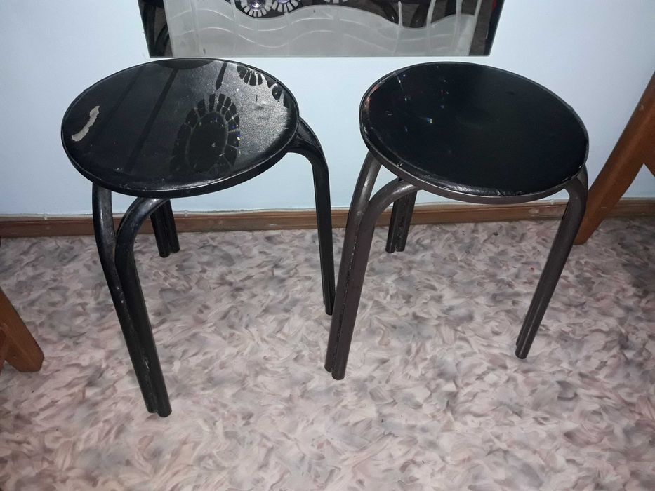 табуретки на металлической основе