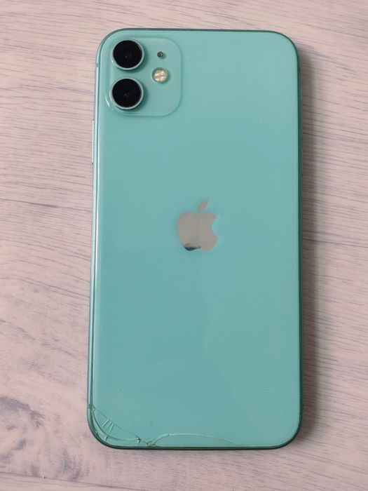 Продам айфон 11 на 128 гб