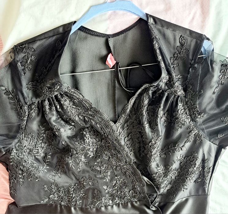 Черна официална рокля