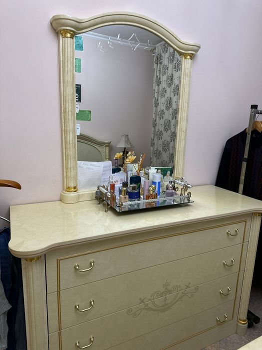 Продам спальный гарнитур