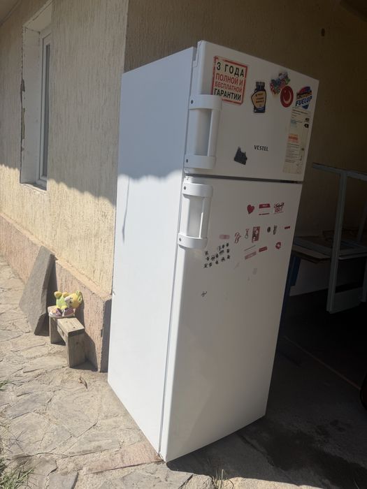 Холодильник Vestel