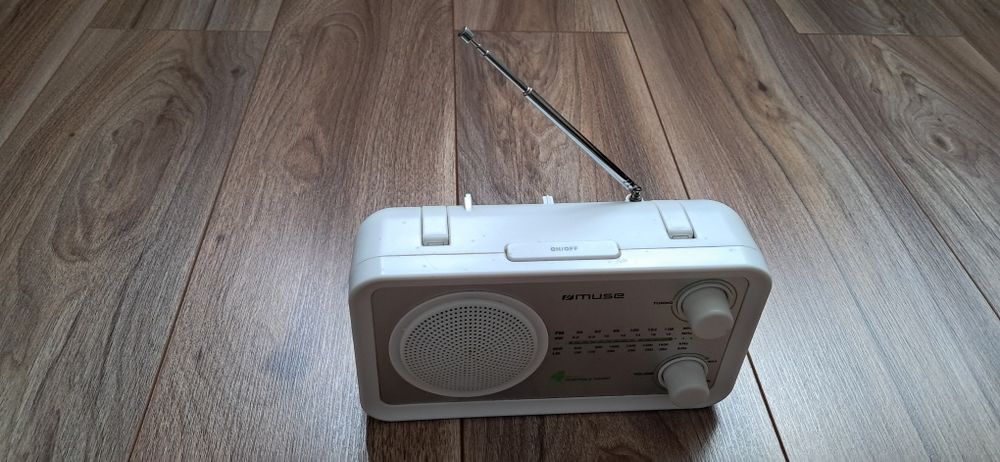 Radio Muse  M-05 SW(4 lungini de undă)