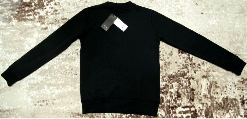 Vând bluza noua de bărbați Calvin Klein