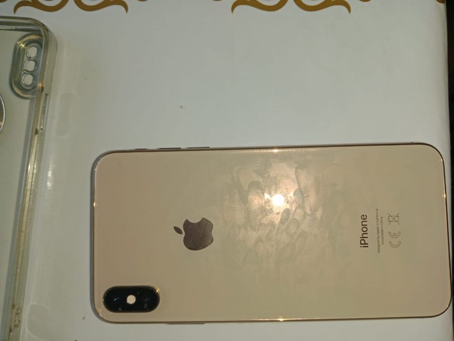 Продам Айфон XS max в хорошем состояние