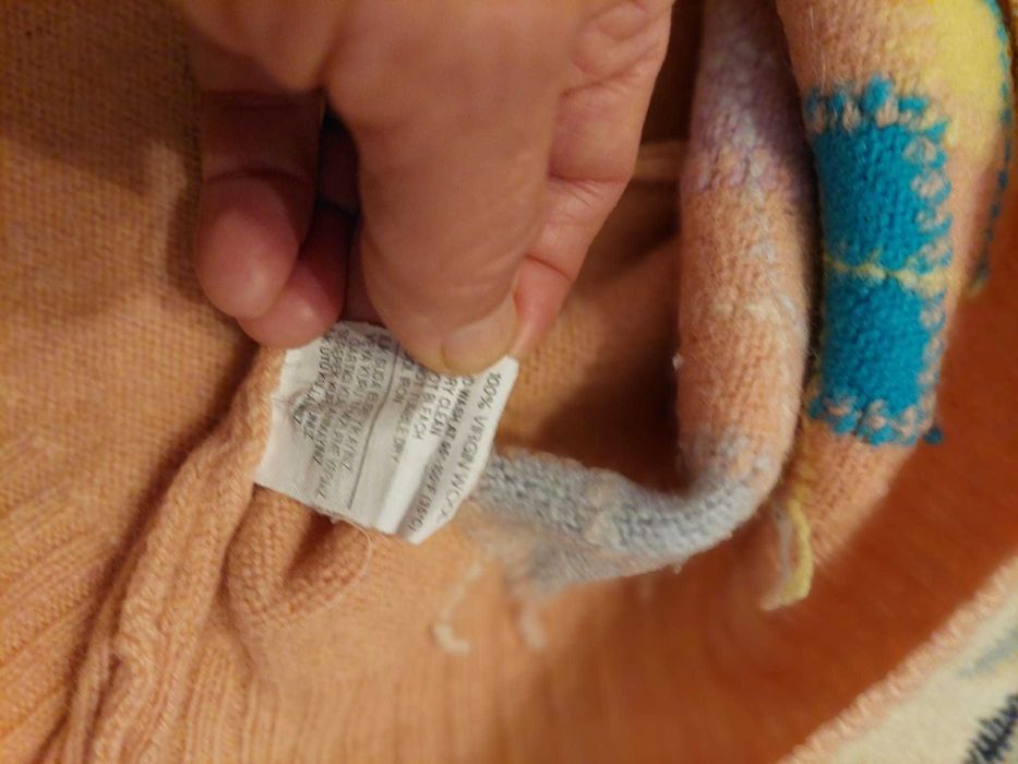 Продавам вълнени пуловери.