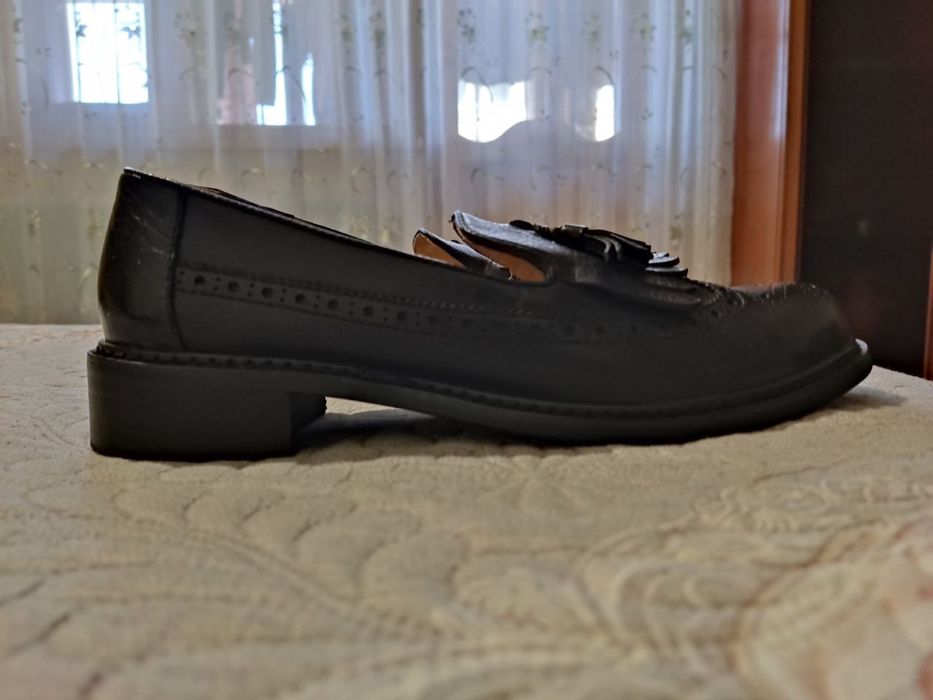 Лоферы женские черные