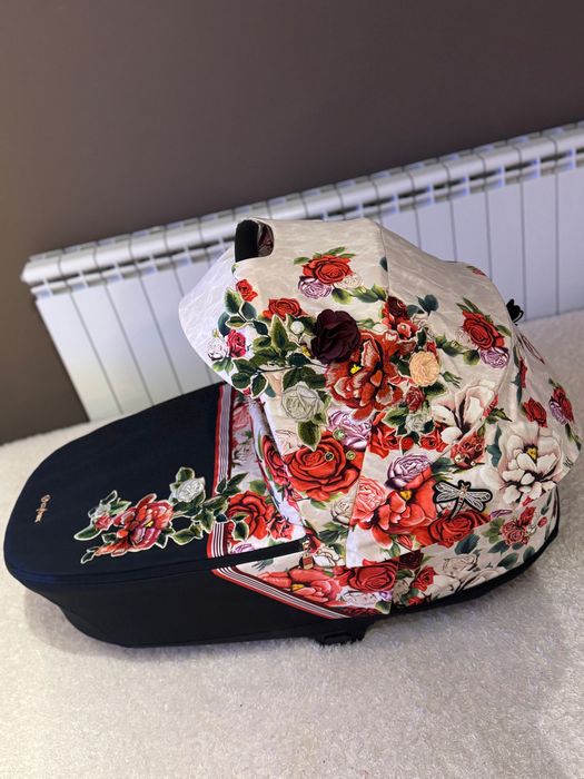 Кош за новородено Cybex Priam 4 /e-PRIAM Lux Spring Blossom