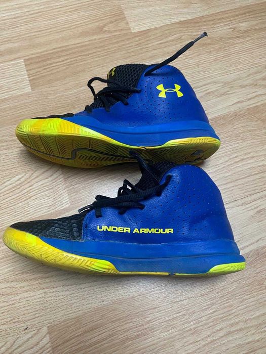 Bascheti Under Armour marimea 38