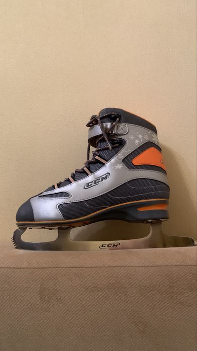 Продам коньки фигурные