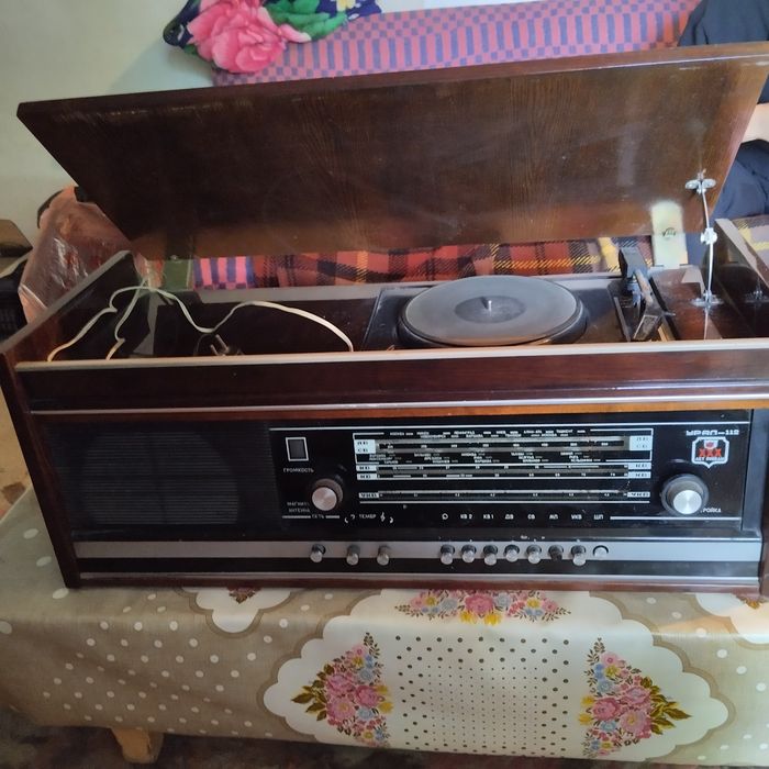 Проигрыватель СССР продам.