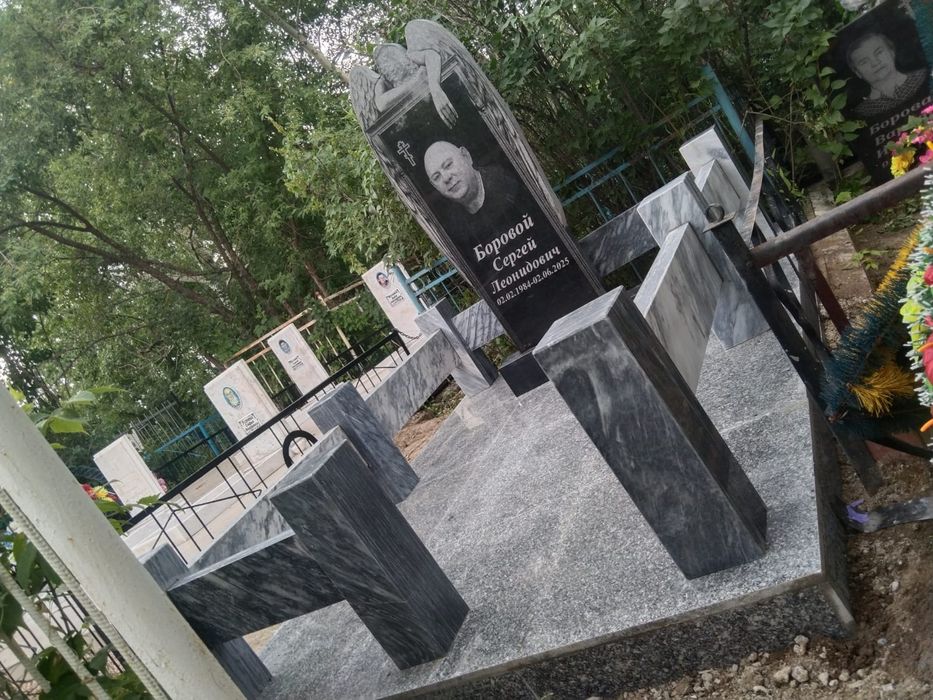 Изговление памятников.