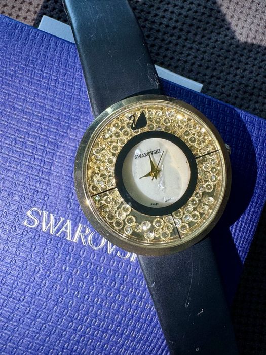 Swarovski дамски часовник с кристали