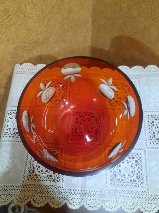 Очень красивая винтажная фруктовница, накладной рубиновый хрусталь, ал