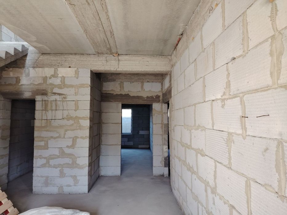 2 ta karobka xolatida uchastka hamda 5 sotix quruq yer sotiladi