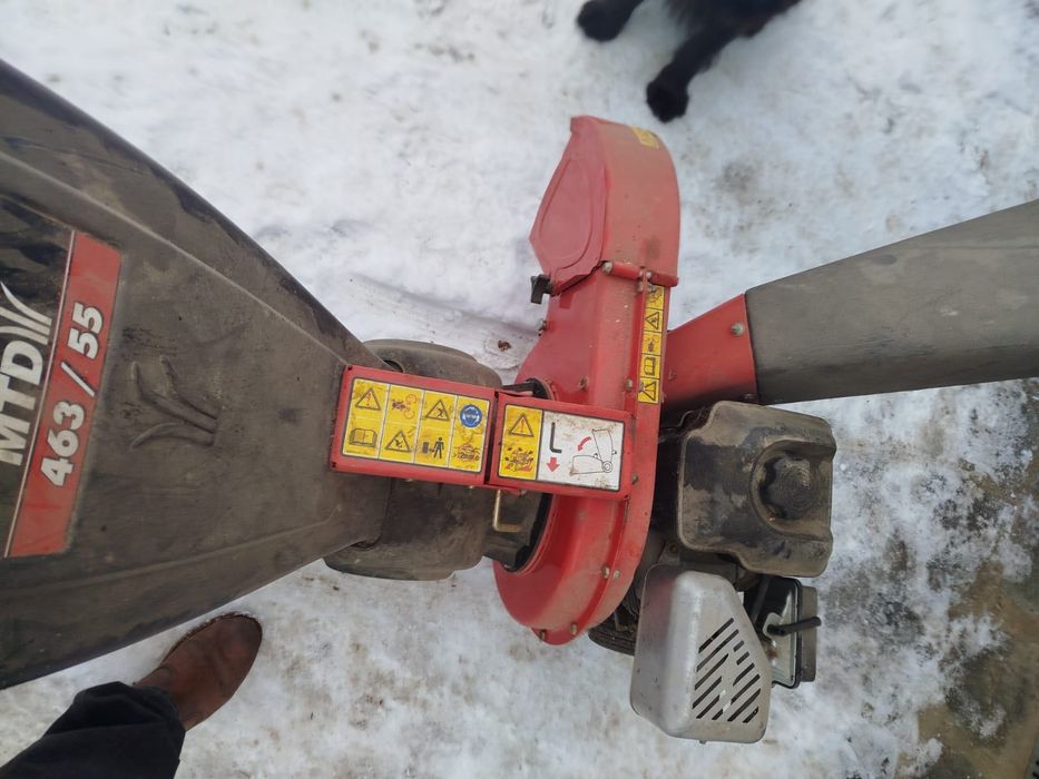 De vânzare mașina se tocat crengi