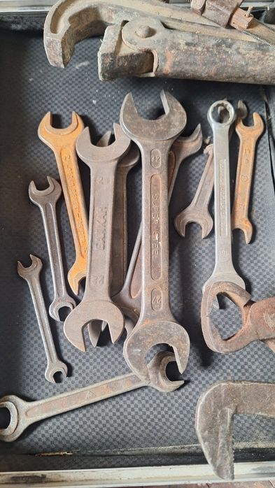 Гаечни ключове ,инструменти
