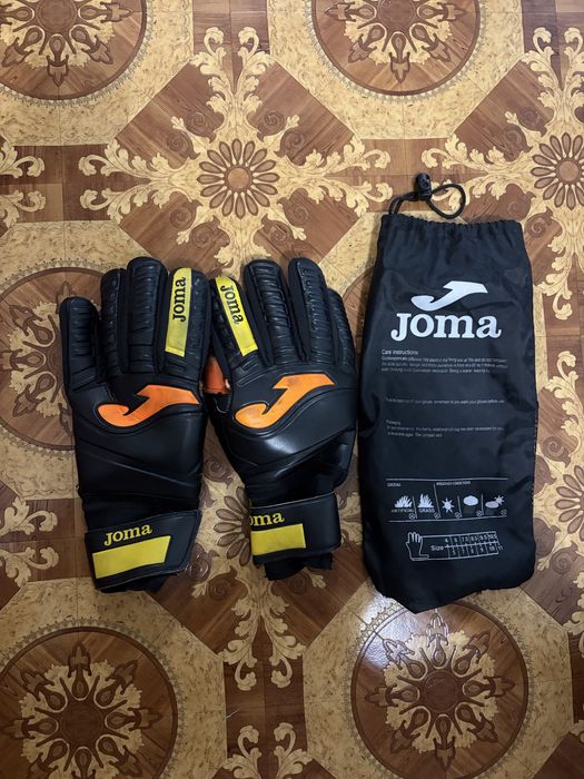 перчатки бренда Joma