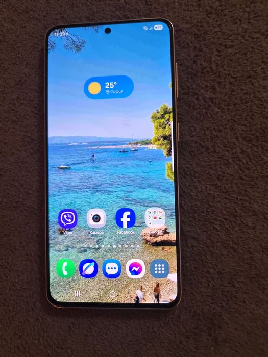 Продавам Samsung  Galaxy S21