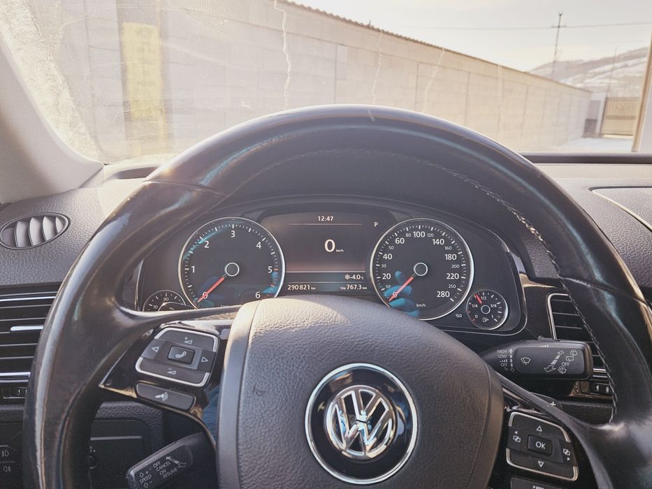 Vand vw touareg  din 2010 nu fac schimb