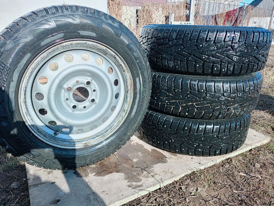 Шины комплект с штампованными дисками