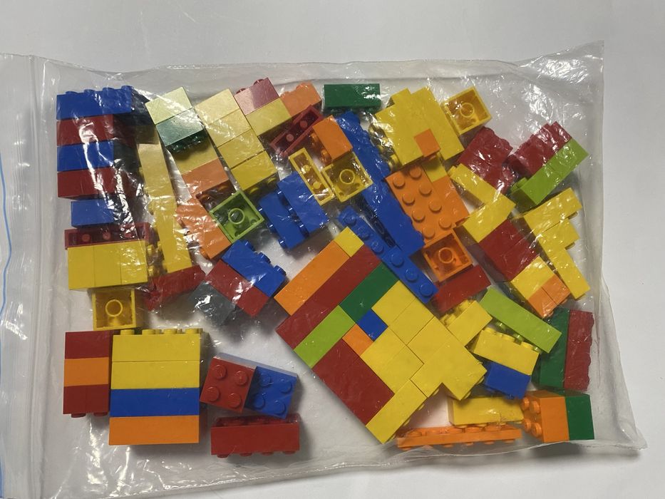 Set jucarii LEGO 11024 placa de baza gri 38cm si piese constructie 4+