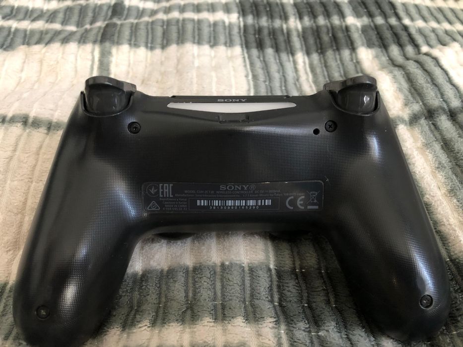 DualShock 4 в отличном состояние
