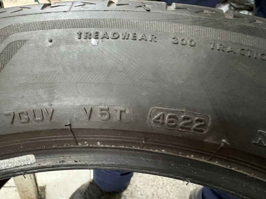 Продавам 4бр. летни гуми  Bridgestone Alenza 255/50/20