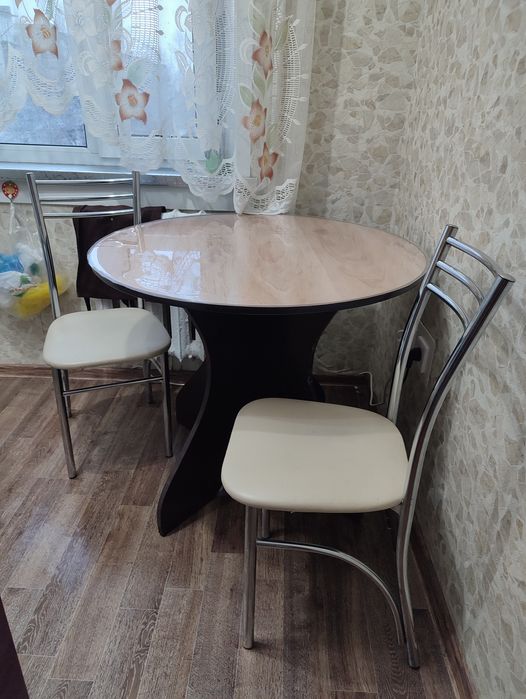 Продам кухонный стол