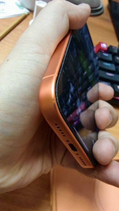 Iphone 17 pro, есть коцки на корпусе, почти идеал