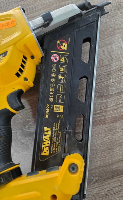 Акумулаторен такер за пирони DeWALT DCN692