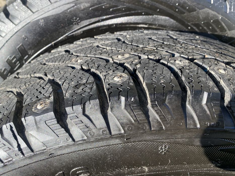 Шины шипованные новые
