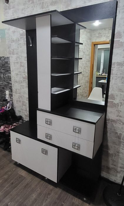 Продам прихожую.