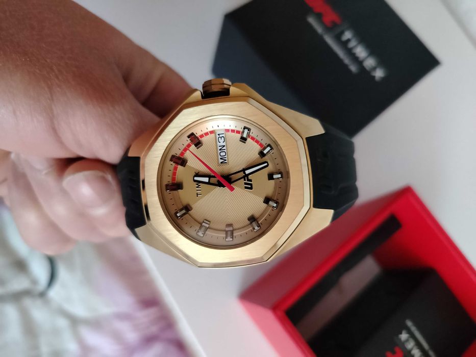 Часовник Timex UFC, Breil