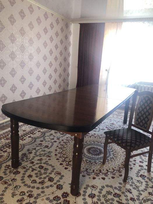 Стол со стульями