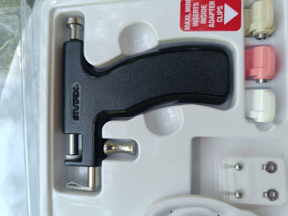 прокалываю ушки деткам и взрослым пистолетом.