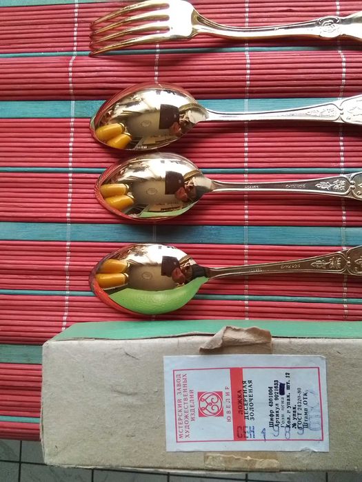 Руски     позлатени   вилици и лъжици .