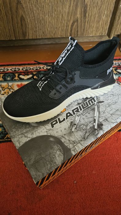 Летние турецкая кроссовка 42размер. Новая .