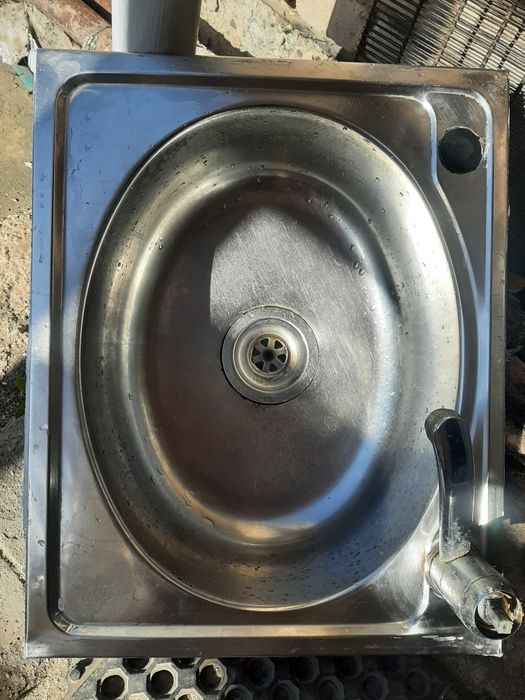 Продаётся кухонный раковина