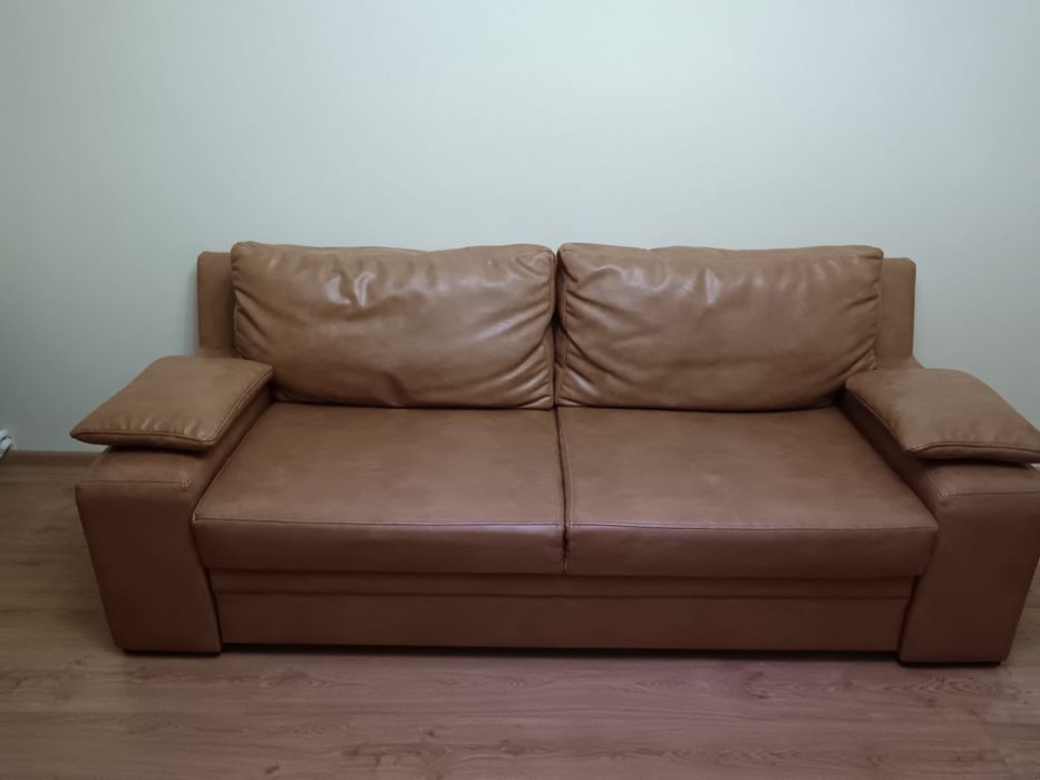 Canapea extensibilă și două fotolii, stare excepțională