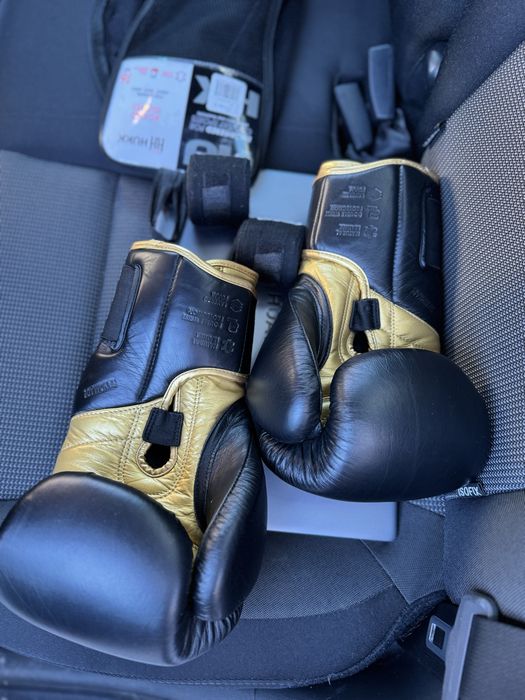 Боксерские перчатки