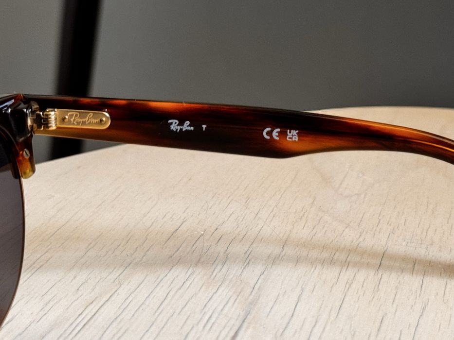 Солнцезащитные очки Ray-Ban
