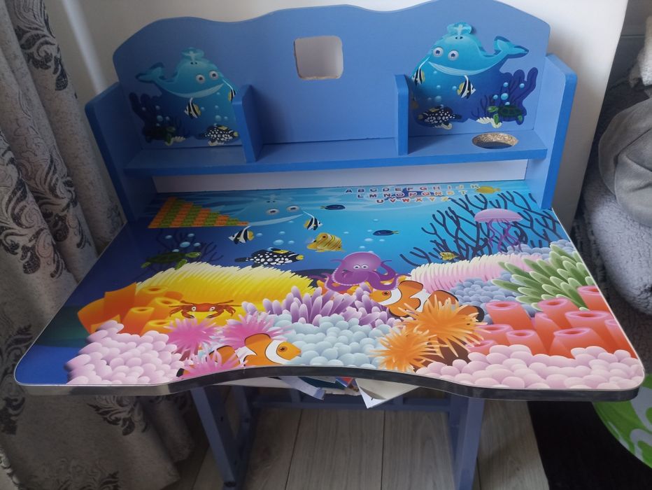 Vând birou de copii